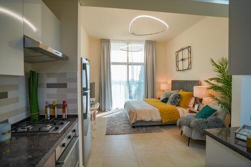 azizi plaza handover date